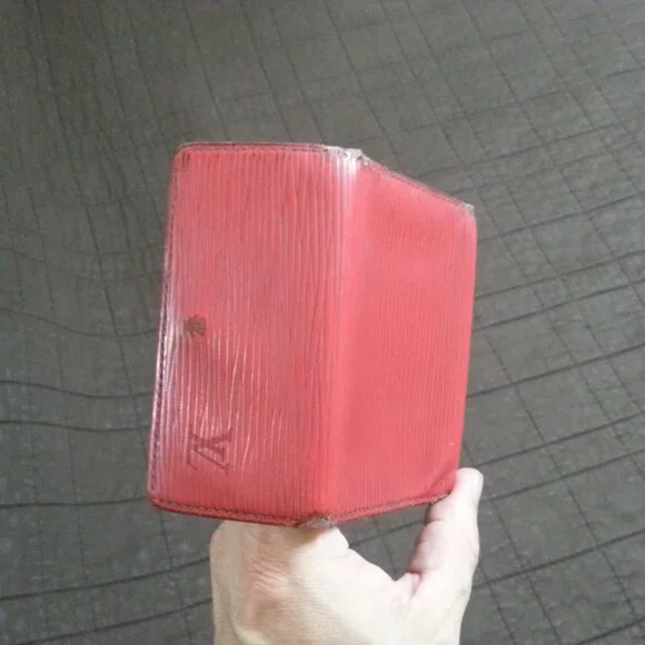 Vintage LV Louis Vuitton Epi Leather Key Holder Case Unisex Men's  Women;s - Picture 5 of 16